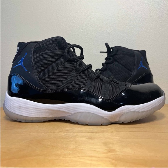 Jordan 11 Space Jam